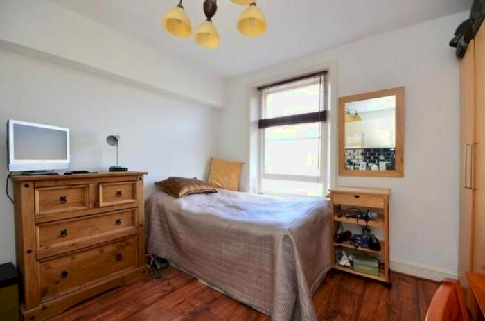 Studio To Rent In Nevern Place, London, SW5