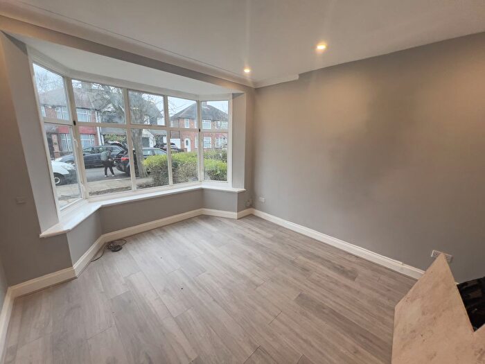 3 Bedroom Semi-Detached House To Rent In Oakwood Crescent, Greenford, UB6