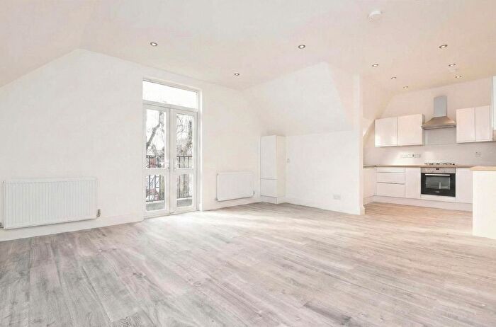 2 Bedroom Flat To Rent In Park Avenue, Willesden Green, NW2