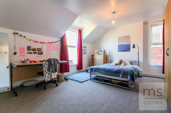 5 Bedroom Semi-Detached House To Rent In Seely Road, Nottingham, NG7