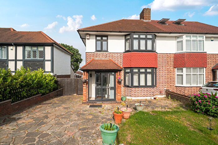 4 Bedroom Semi-Detached House For Sale In Green Lane, London, SE9