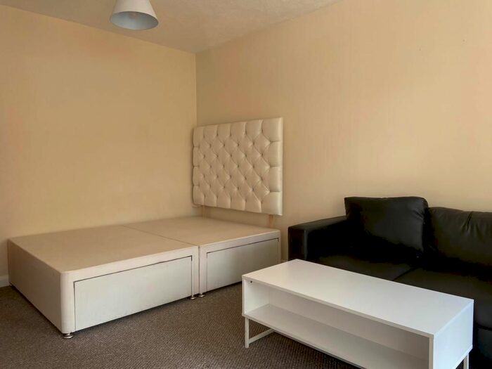 Studio To Rent In Marder Road, London, W13