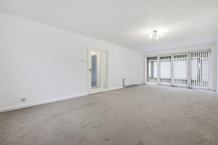 2 Bedroom Flat To Rent In Hutton Road, Shenfield, CM15