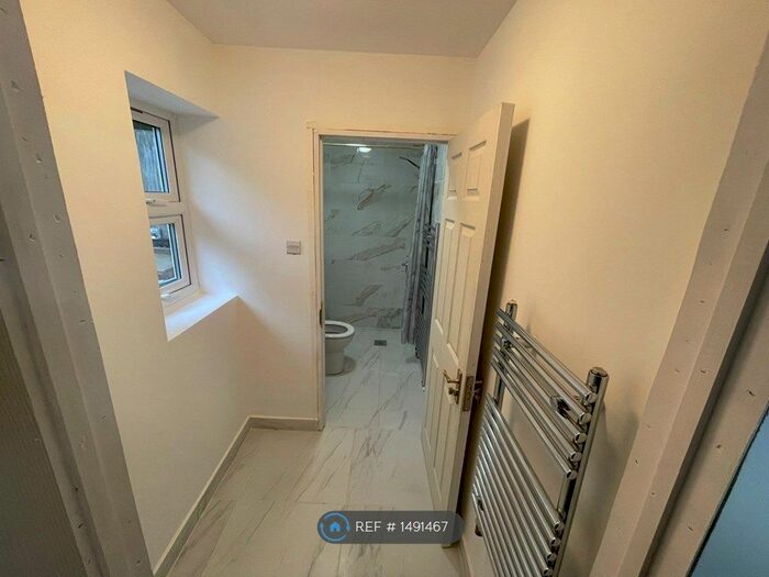 5 Bedroom Semi-Detached House To Rent In Wheatfield Road, Luton, LU4