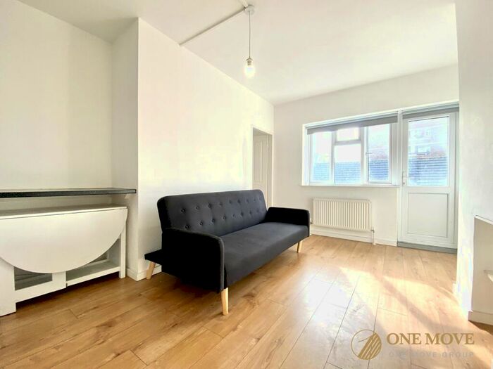 3 Bedroom Flat To Rent In Bevenden Street, Finn House Bevenden Street, N1