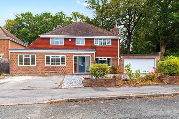 4 Bedroom Detached House For Sale In Tudor Close, Grayshott, Hindhead, Hampshire, GU26