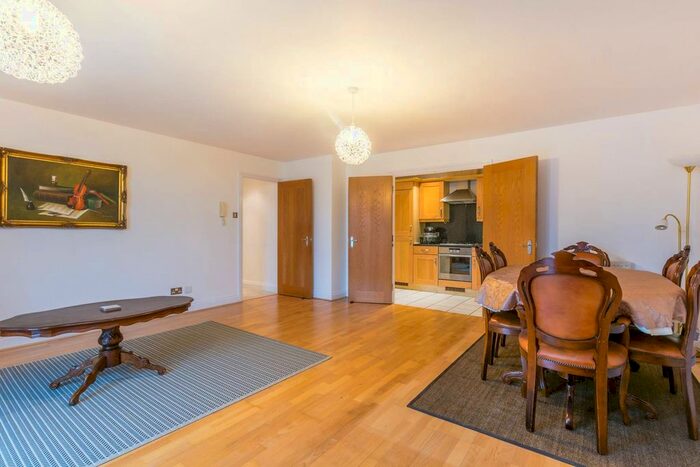 2 Bedroom Flat To Rent In Palgrave Gardens, Marylebone, London, NW1