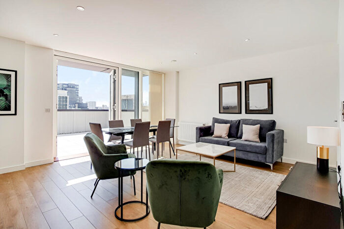 3 Bedroom Apartment To Rent In Highland Street, London, E15