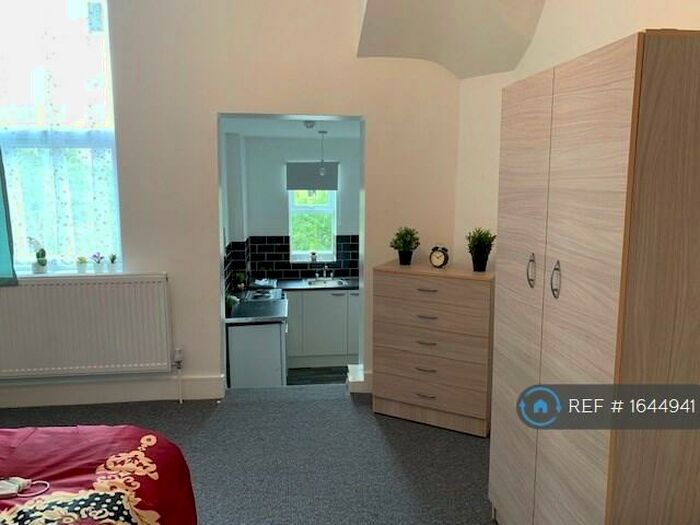 Studio To Rent In Sidney Avenue, London, N13