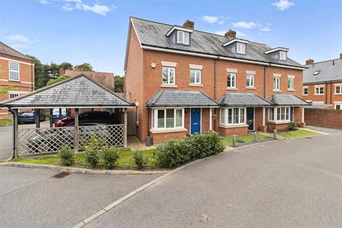 4 Bedroom End Of Terrace House For Sale In Bradley Drive, Hellingly, Hailsham, BN27