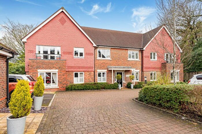 2 Bedroom Flat For Sale In Headley Road, Grayshott, Hindhead, Hampshire, GU26