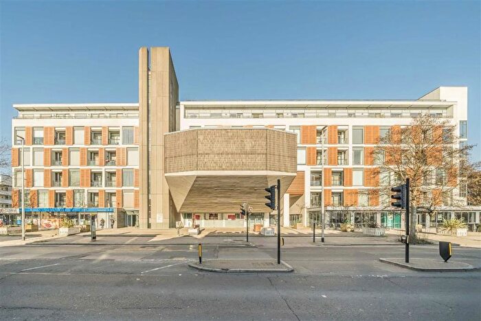 1 Bedroom Flat To Rent In Wandsworth Road, Stockwell, SW8