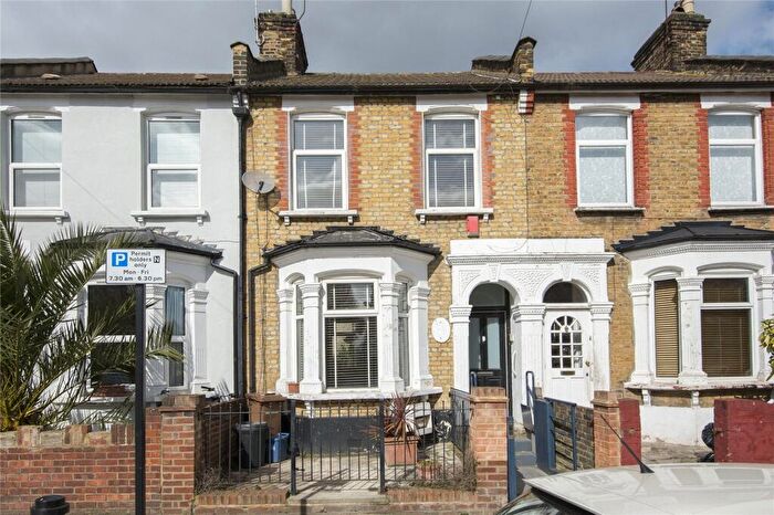 3 Bedroom House To Rent In Colne Road, Hackney, London, E5