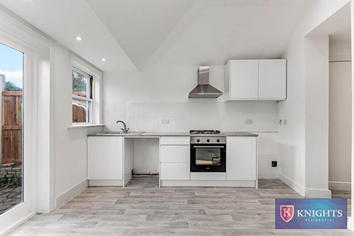 3 Bedroom End Of Terrace House For Sale In Gordon Road, Enfield, EN2