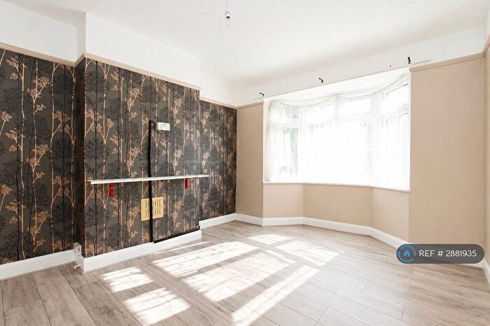 2 Bedroom Maisonette To Rent In Upper Luton Road, Chatham, ME5