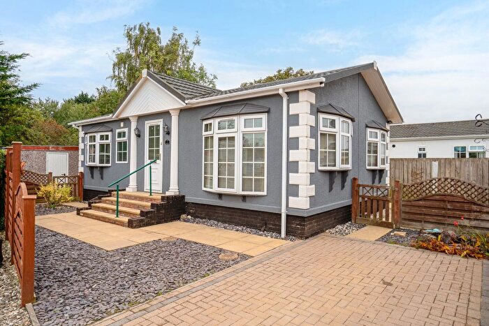 2 Bedroom Park Home For Sale In Elm Avenue, Acaster Malbis, York, YO23