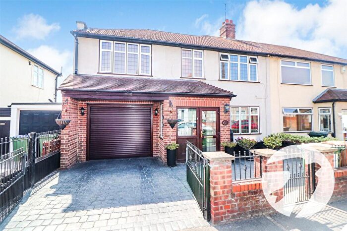 4 Bedroom Semi Detached House For Sale In St. Pauls Road, Erith, DA8