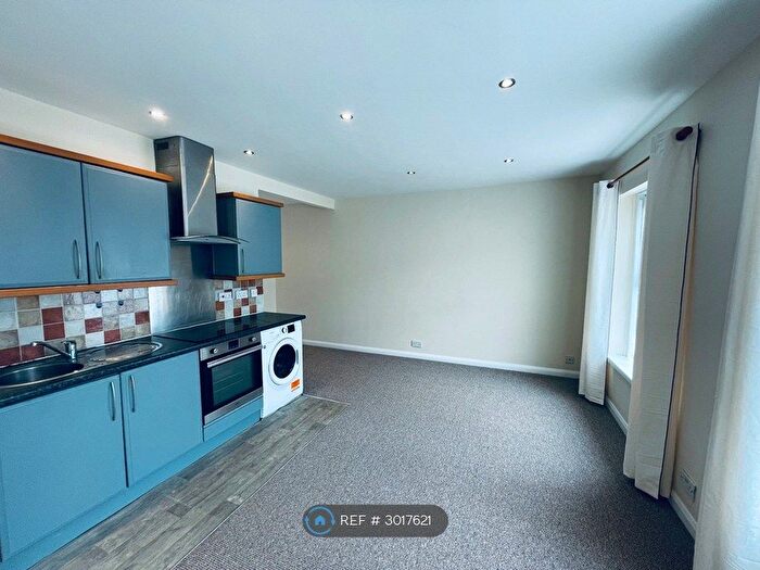 2 Bedroom Flat To Rent In Bradley Crescent, Bristol, BS11
