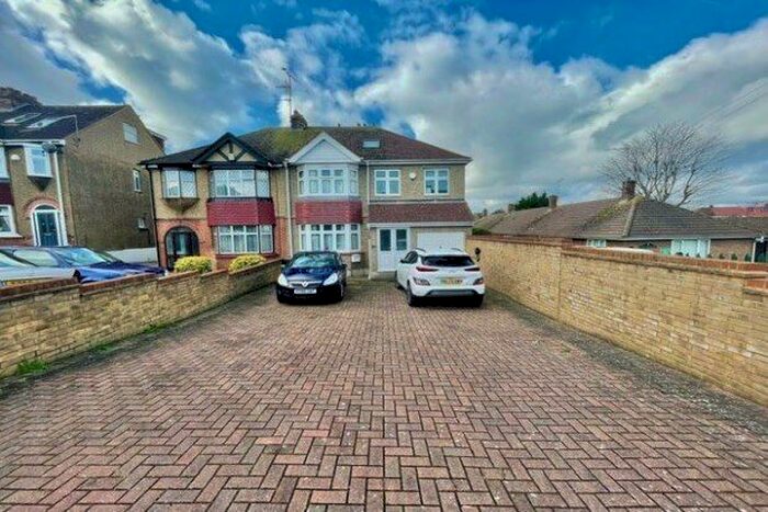 4 Bedroom Property To Rent In Pattens Lane, Rochester, ME1