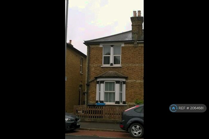 3 Bedroom Semi-Detached House To Rent In Villiers Road, Kingston Upon Thames, KT1