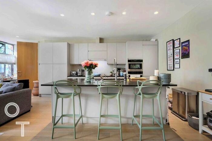 3 Bedroom Apartment To Rent In Grafton Road, Kentish Town, NW5