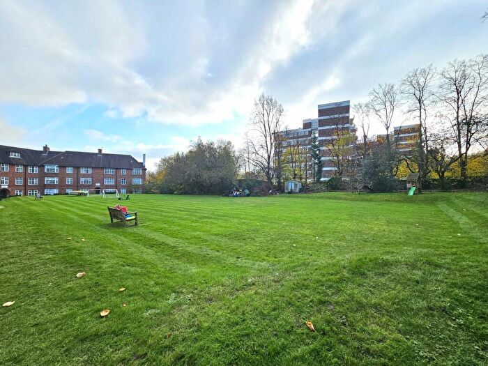 3 Bedroom Flat To Rent In Sheldon Avenue, London, N2
