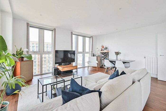 2 Bedroom Flat To Rent In Victory Parade, Woolwich, London, SE18