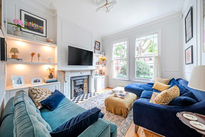 2 Bedroom Flat For Sale In Stapleton Hall Road, Stroud Green, London, N4