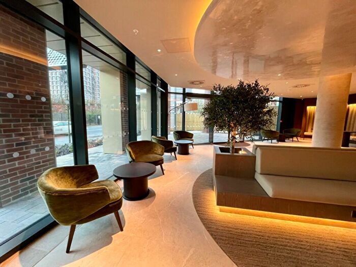 2 Bedroom Flat To Rent In Whitehall Road, Leeds, West Yorkshire, LS12