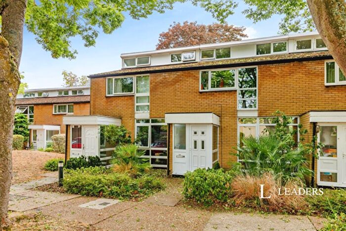 3 Bedroom House To Rent In Weymede, Byfleet, West Byfleet, KT14