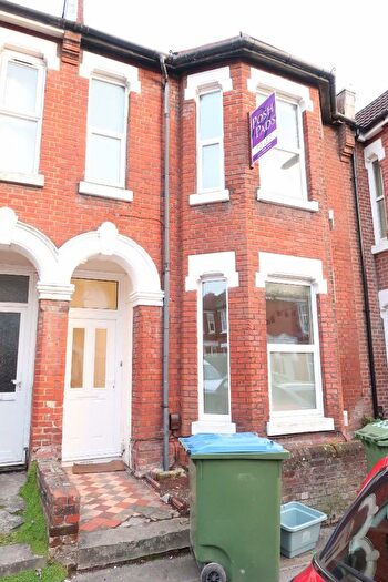 6 Bedroom House To Rent In Shakespeare Avenue, SO17