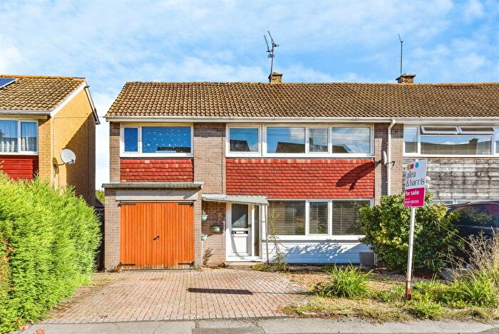 4 Bedroom Semi-Detached House For Sale In Hardens Mead, Chippenham, SN15