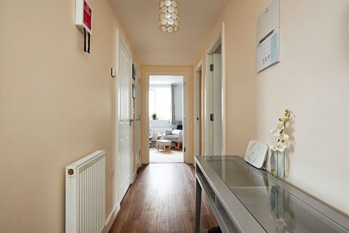 2 Bedroom Flat For Sale In Great Mead, Yeovil, BA21