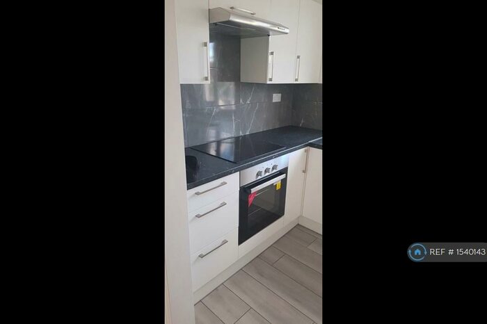 1 Bedroom Flat To Rent In Baker St, Enfield, EN1