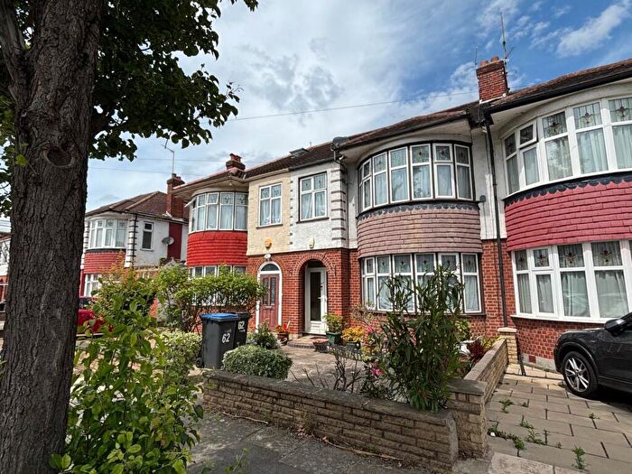 3 Bedroom Terraced House For Sale In Firs Park Avenue, Southgate, Enfield, N21