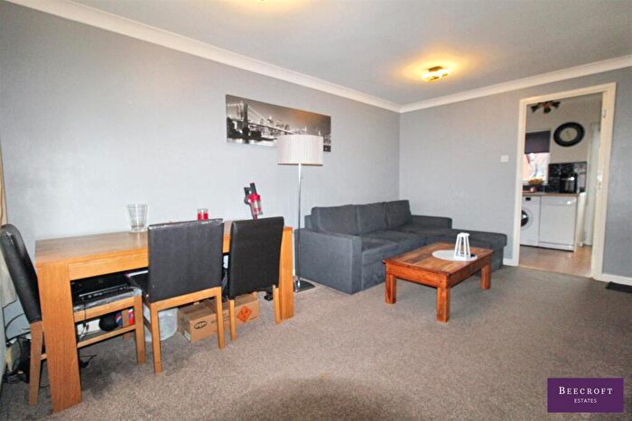 2 Bedroom Semi-Detached House For Sale In North End Drive, Harlington, Doncaster, DN5