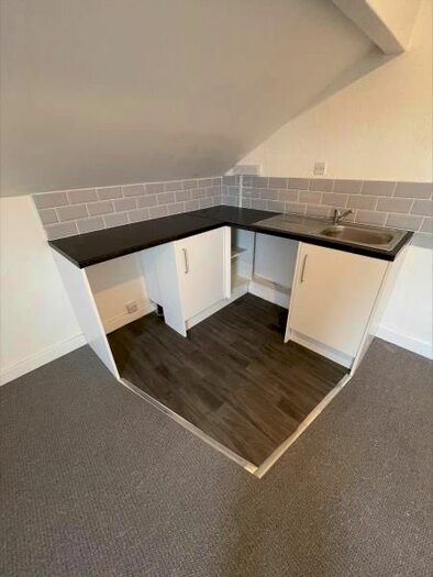 1 Bedroom Flat To Rent In Fairford Avenue, Beeston, LS11