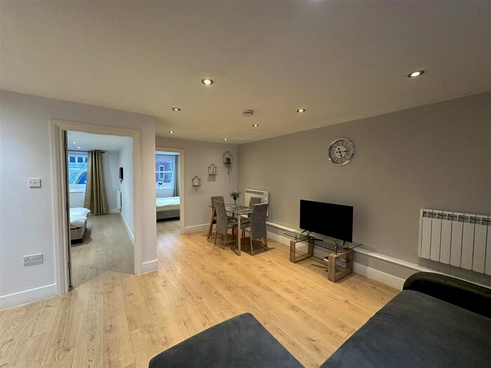 2 Bedroom Property To Rent In Bank Street, Ashford, TN23