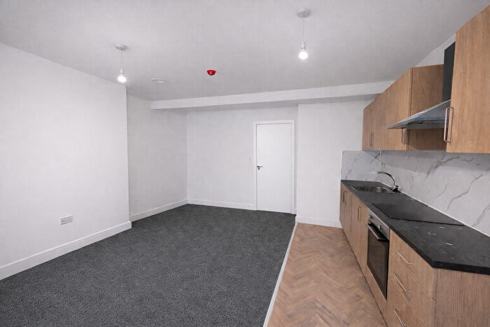 1 Bedroom Flat To Rent In Commercial Street, Newport, NP20