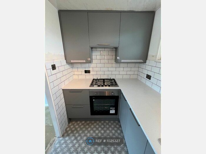 1 Bedroom Flat To Rent In Glanville Road, London, SW2