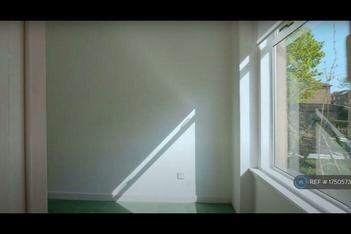 3 Bedroom Flat To Rent In Penrith Drive, Glasgow, G12