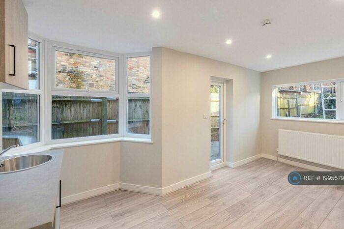 Studio To Rent In Billington Road, London, SE14