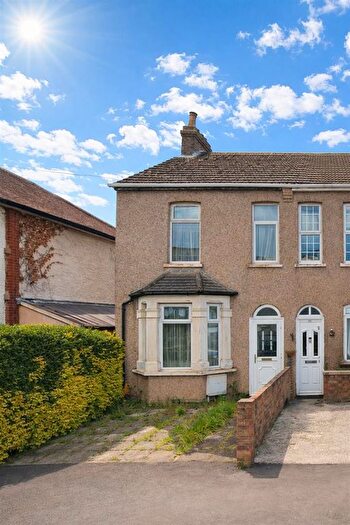 Studio To Rent In Otterfield Road, Yiewsley, West Drayton, UB7