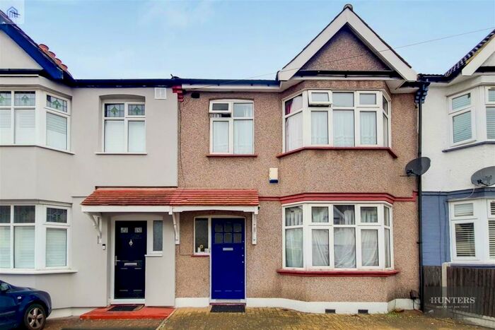 3 Bedroom Terraced House To Rent In Kings Avenue, Chadwell Heath, RM6