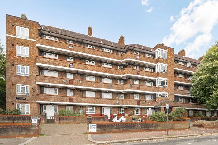 3 Bedroom Flat To Rent In India Way, London, W12