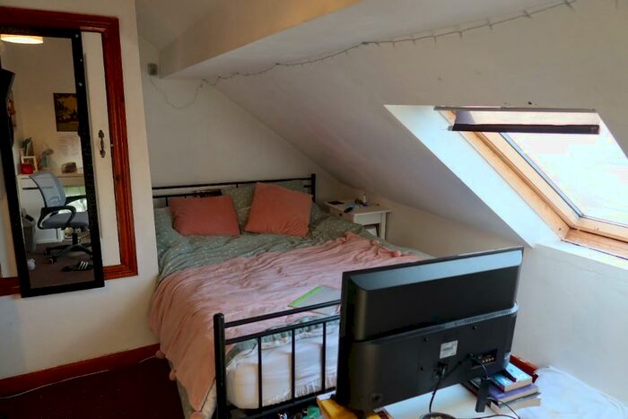 5 Bedroom Terraced House To Rent In Kimbolton Avenue, Nottingham, NG7