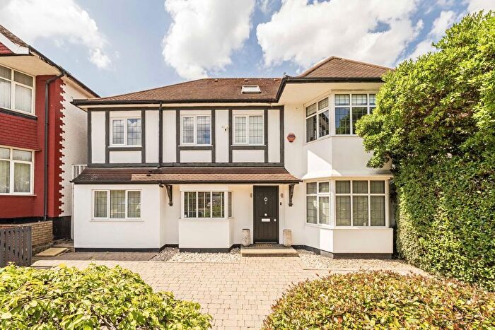 6 Bedroom Detached House For Sale In Downage, London, NW4