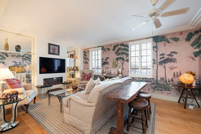 3 Bedroom Flat To Rent In Chelsea Manor Street, London, SW3