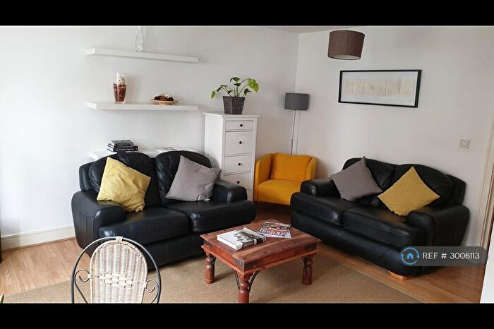 2 Bedroom Flat To Rent In Buckfast Street, London, E2