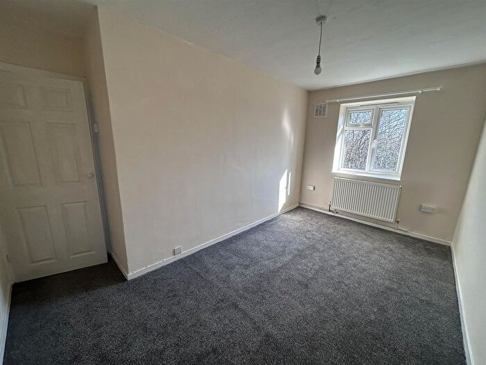 2 Bedroom Block Of Flats To Rent In Chiswell Square, London, SE3